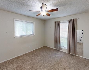 2501 Yucca Avenue - Photo Thumbnail 7