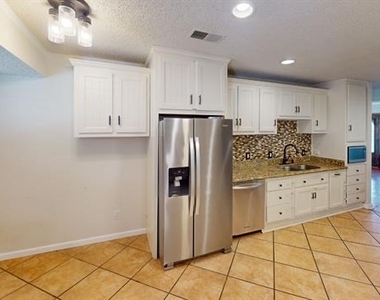 2501 Yucca Avenue - Photo Thumbnail 2