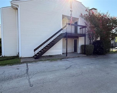 7431 Holly Hill Drive - Photo Thumbnail 10