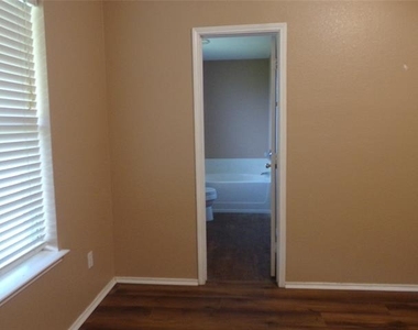 4708 Topaz Lane - Photo Thumbnail 9