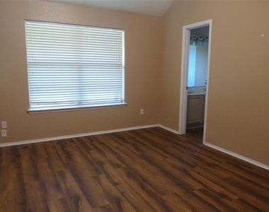 4708 Topaz Lane - Photo Thumbnail 8