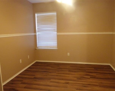 4708 Topaz Lane - Photo Thumbnail 13