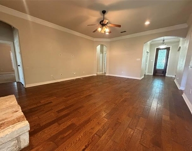 309 Bay Hill Court - Photo Thumbnail 3