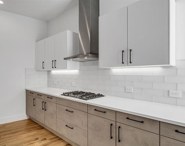 426 W 9th Street - Photo Thumbnail 13