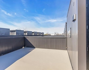 426 W 9th Street - Photo Thumbnail 27