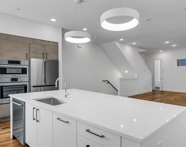426 W 9th Street - Photo Thumbnail 12