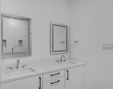 426 W 9th Street - Photo Thumbnail 19