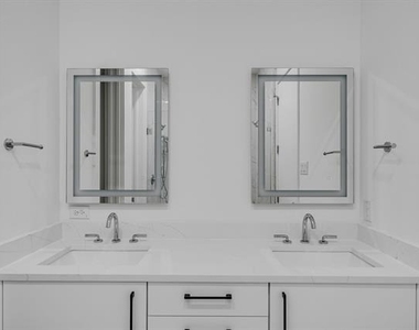 426 W 9th Street - Photo Thumbnail 21