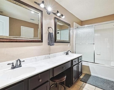1404 Ross Drive - Photo Thumbnail 11