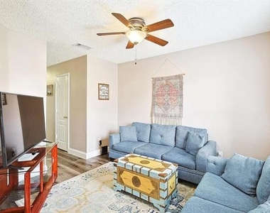 1404 Ross Drive - Photo Thumbnail 3