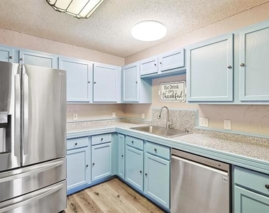 1404 Ross Drive - Photo Thumbnail 5