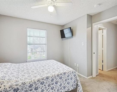 1404 Ross Drive - Photo Thumbnail 12