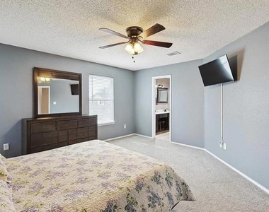 1404 Ross Drive - Photo Thumbnail 9