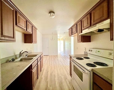5004 Chapman Street - Photo Thumbnail 11