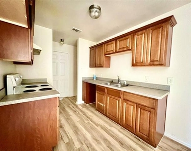 5004 Chapman Street - Photo Thumbnail 12
