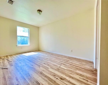 5004 Chapman Street - Photo Thumbnail 13
