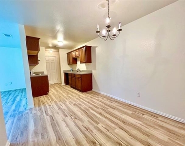 5004 Chapman Street - Photo Thumbnail 7
