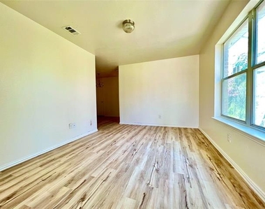5004 Chapman Street - Photo Thumbnail 2