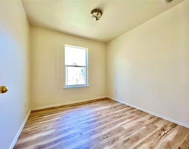 5004 Chapman Street - Photo Thumbnail 16