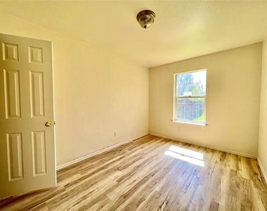 5004 Chapman Street - Photo Thumbnail 19