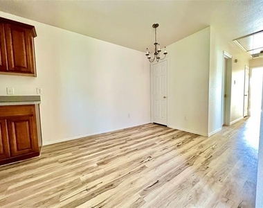 5004 Chapman Street - Photo Thumbnail 5