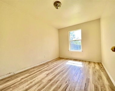 5004 Chapman Street - Photo Thumbnail 18
