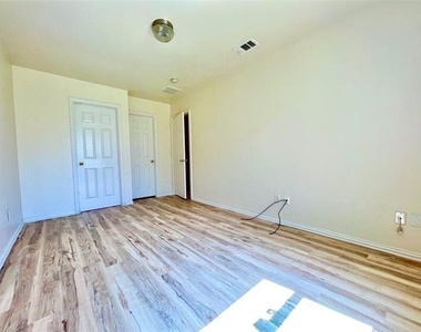 5004 Chapman Street - Photo Thumbnail 14