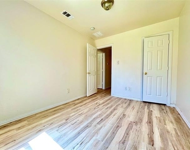 5004 Chapman Street - Photo Thumbnail 17