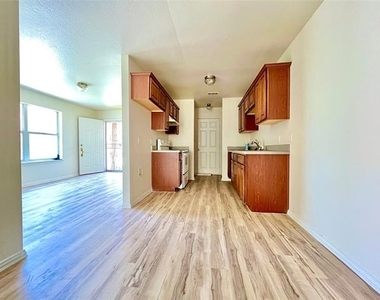 5004 Chapman Street - Photo Thumbnail 6
