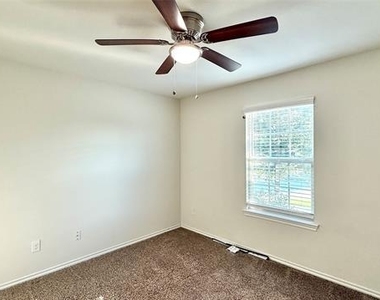 1113 Meadow Side Drive - Photo Thumbnail 6