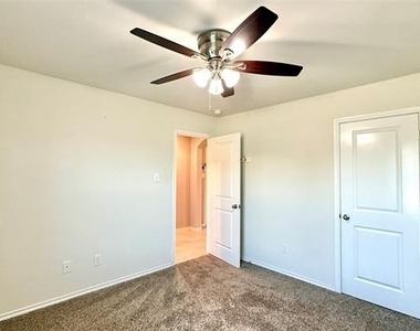 1113 Meadow Side Drive - Photo Thumbnail 10