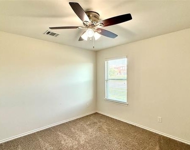 1113 Meadow Side Drive - Photo Thumbnail 9