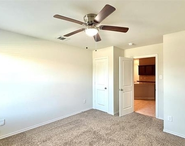 1113 Meadow Side Drive - Photo Thumbnail 7