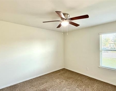 1113 Meadow Side Drive - Photo Thumbnail 11