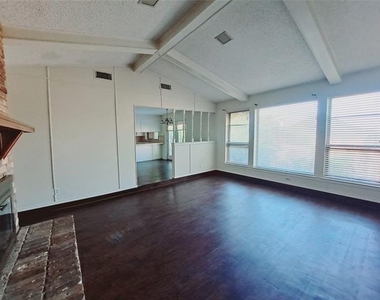 4106 Cedar Creek Drive - Photo Thumbnail 3