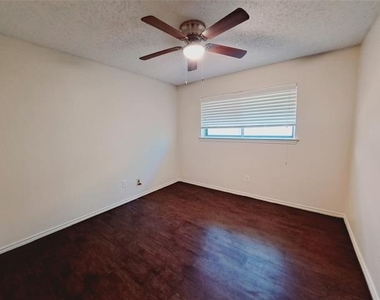 4106 Cedar Creek Drive - Photo Thumbnail 14