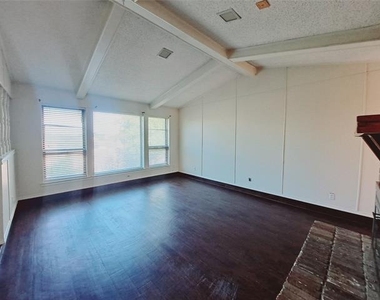 4106 Cedar Creek Drive - Photo Thumbnail 2