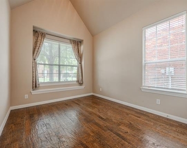 2200 Stone Creek Drive - Photo Thumbnail 6