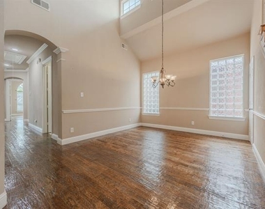 2200 Stone Creek Drive - Photo Thumbnail 8