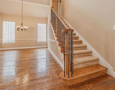 2200 Stone Creek Drive - Photo Thumbnail 9