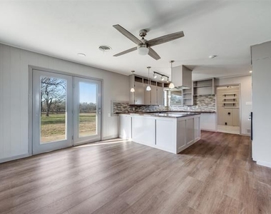 226 Glen Meadows Drive - Photo Thumbnail 7