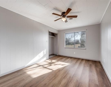 226 Glen Meadows Drive - Photo Thumbnail 14