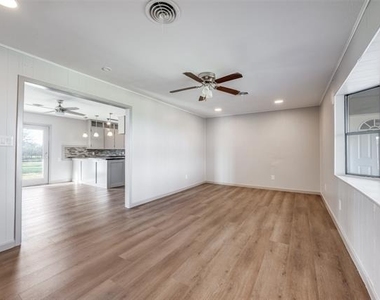 226 Glen Meadows Drive - Photo Thumbnail 9