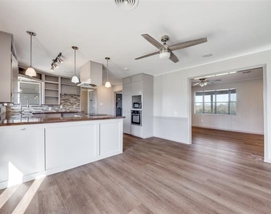226 Glen Meadows Drive - Photo Thumbnail 8