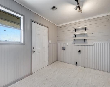 226 Glen Meadows Drive - Photo Thumbnail 20