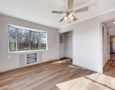 226 Glen Meadows Drive - Photo Thumbnail 12