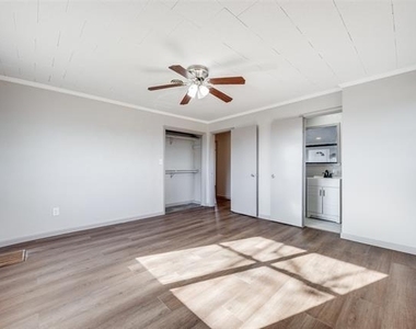 226 Glen Meadows Drive - Photo Thumbnail 18