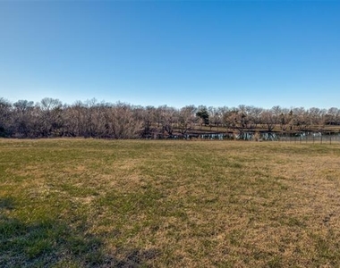 226 Glen Meadows Drive - Photo Thumbnail 24