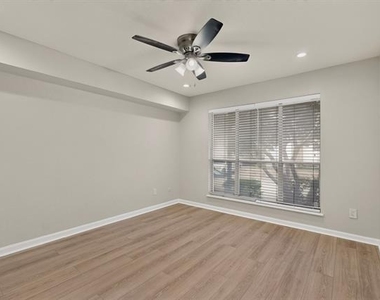 10530 Stone Canyon Road - Photo Thumbnail 26