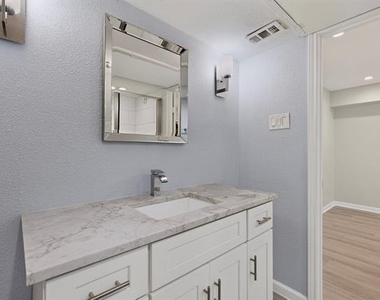 10530 Stone Canyon Road - Photo Thumbnail 31